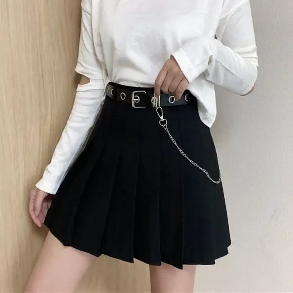 Black Pleated Mini Skirt | Japan Harajuku School - Picture 2 of 5